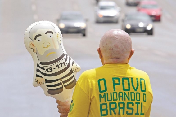 brazil_lula_protest_108624868.jpg