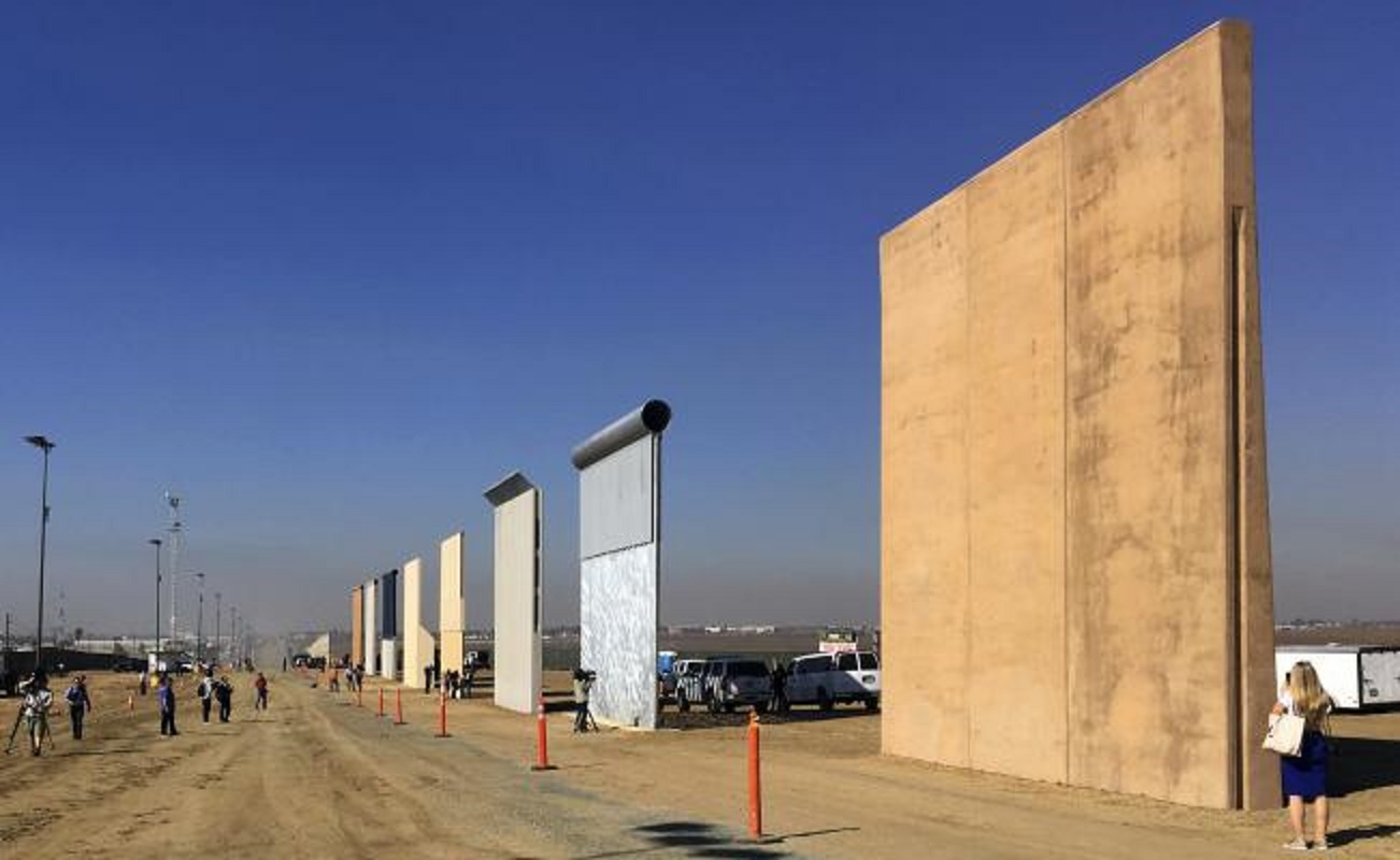 border_wall_california_56671711.jpg