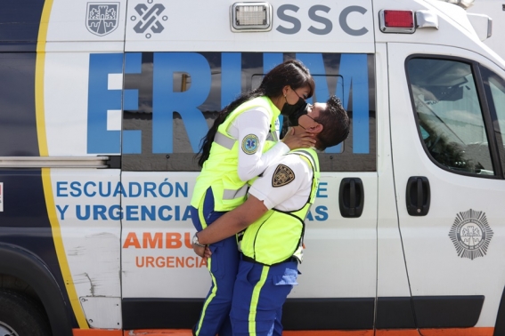 paramedicos_amorosos_10_122626028.jpg
