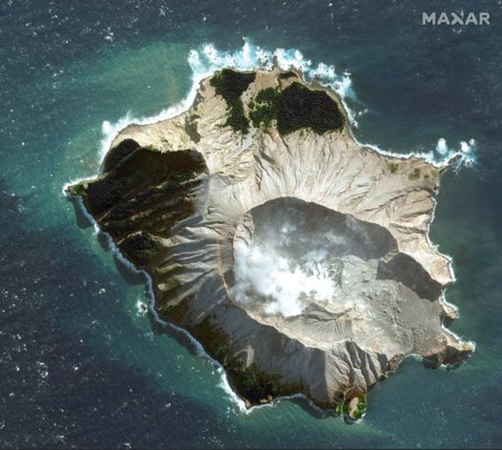 new_zealands_white_island_volcano_erupts_107962927.jpg