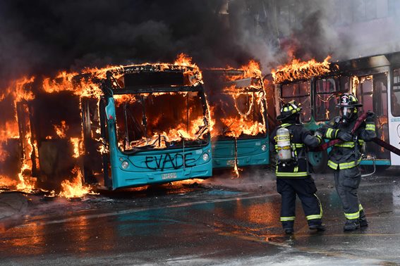 EnVideo - Noticias Internacionales - Página 29 Topshot-chile-transport-metro-protest_105894108