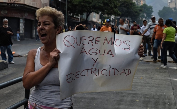 venezuela-crisis-power-outage-protest_91558287.jpg