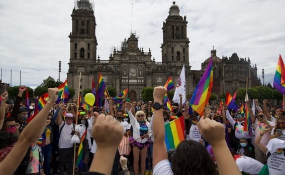 catedral_marcha_gay.jpg