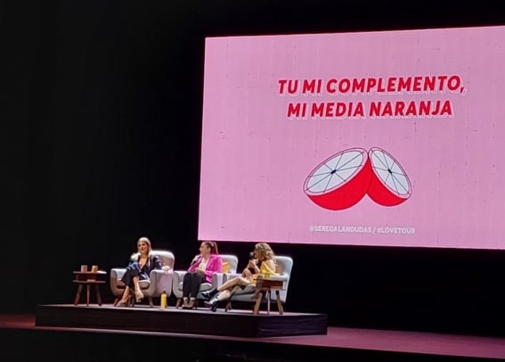 Del hosting al Teatro Metropólitan, creadoras del podcast “Se regalan dudas”  reúnen a miles