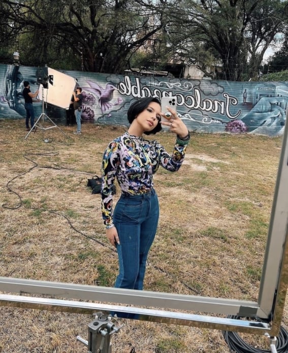 angela-aguilar-jeans.png