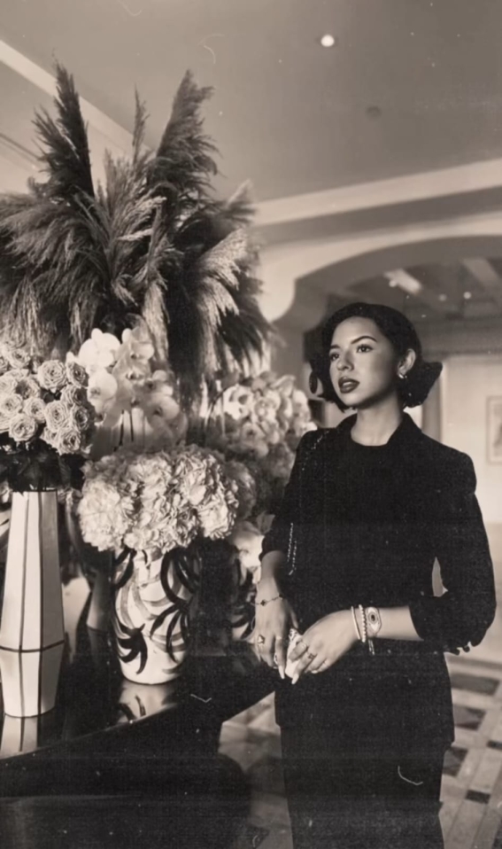 Ángela Aguilar nos conquistó con look inspirado en los años 30